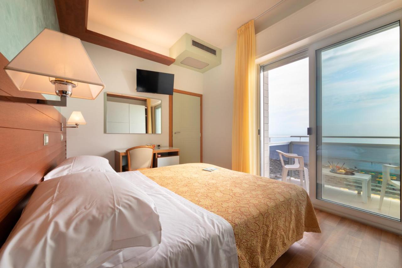 Hotel Margareth Riccione Exteriör bild