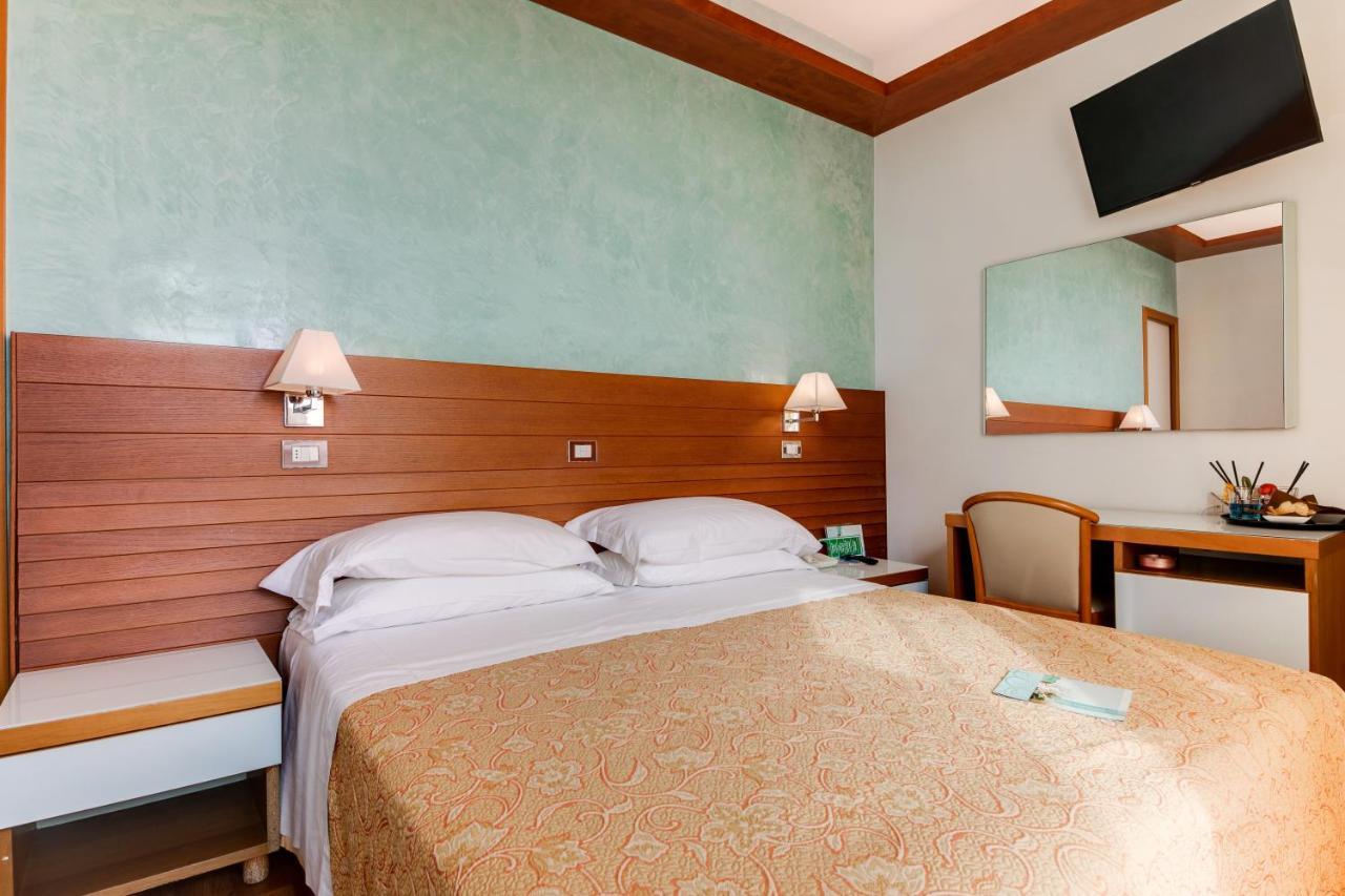 Hotel Margareth Riccione Exteriör bild