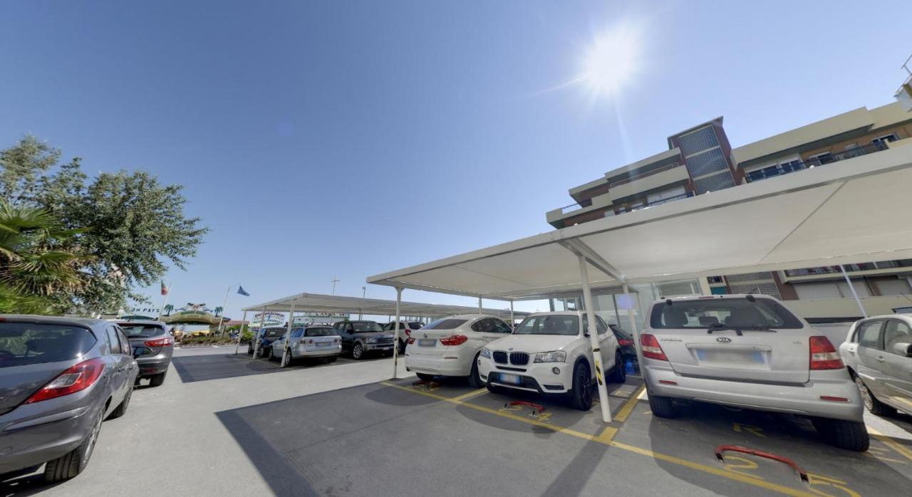 Hotel Margareth Riccione Exteriör bild