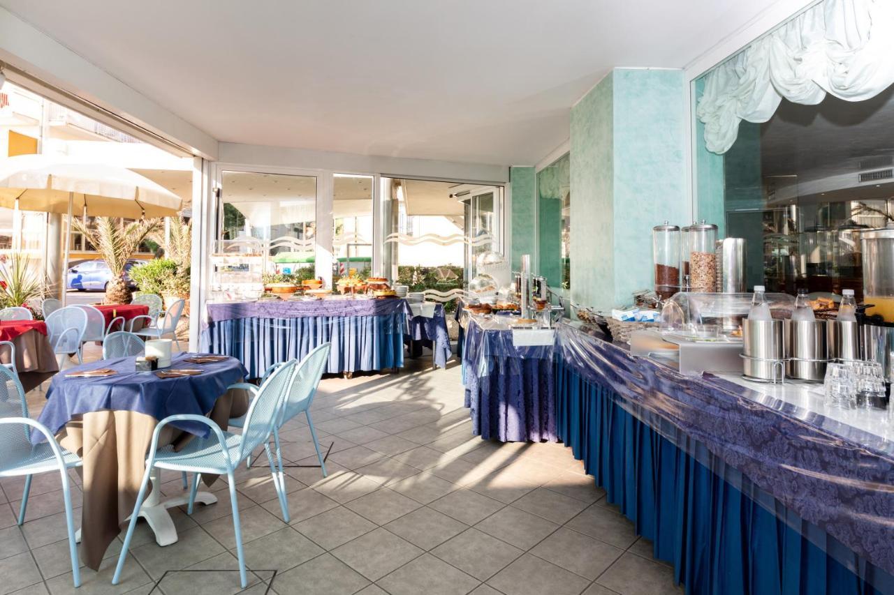 Hotel Margareth Riccione Exteriör bild