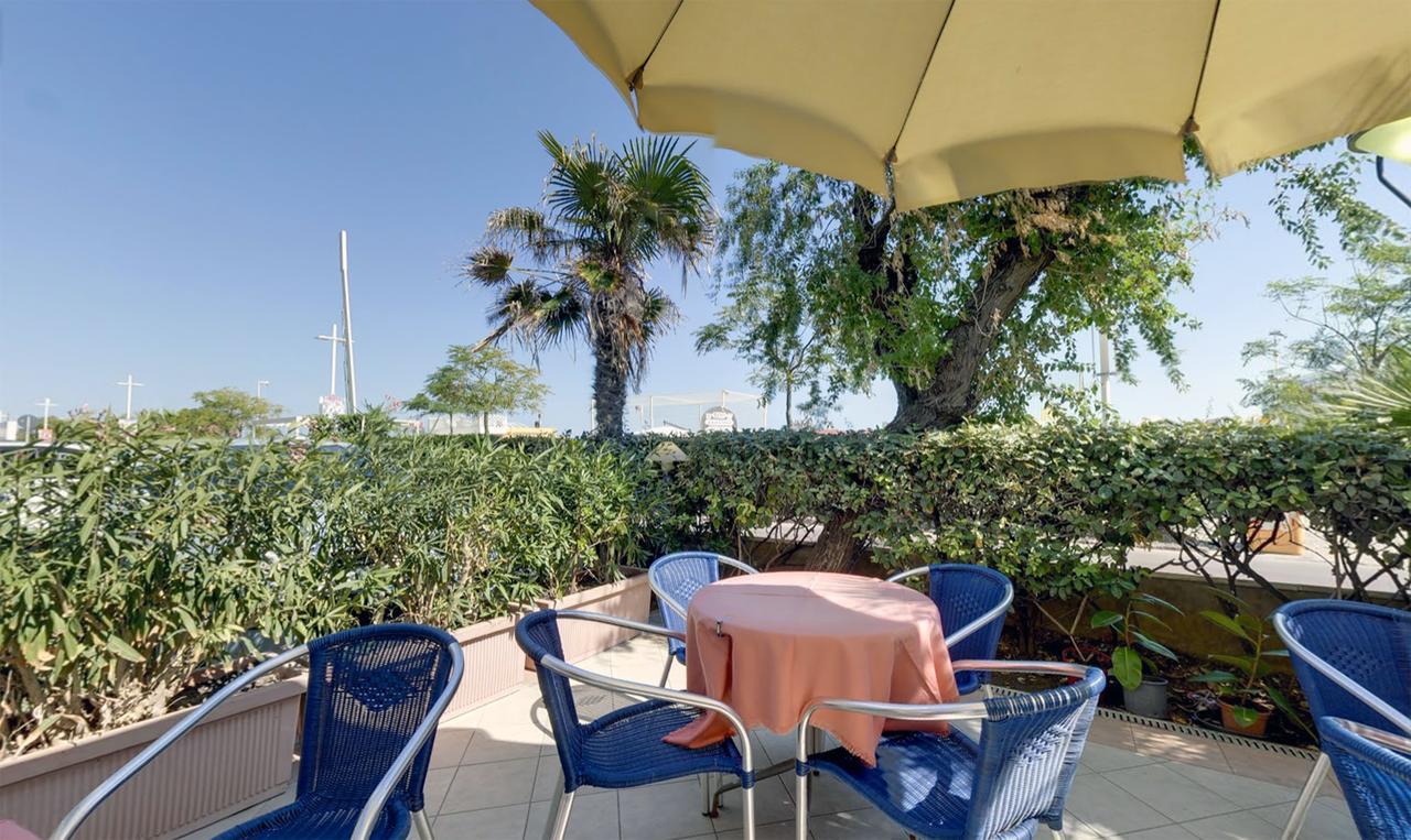 Hotel Margareth Riccione Exteriör bild