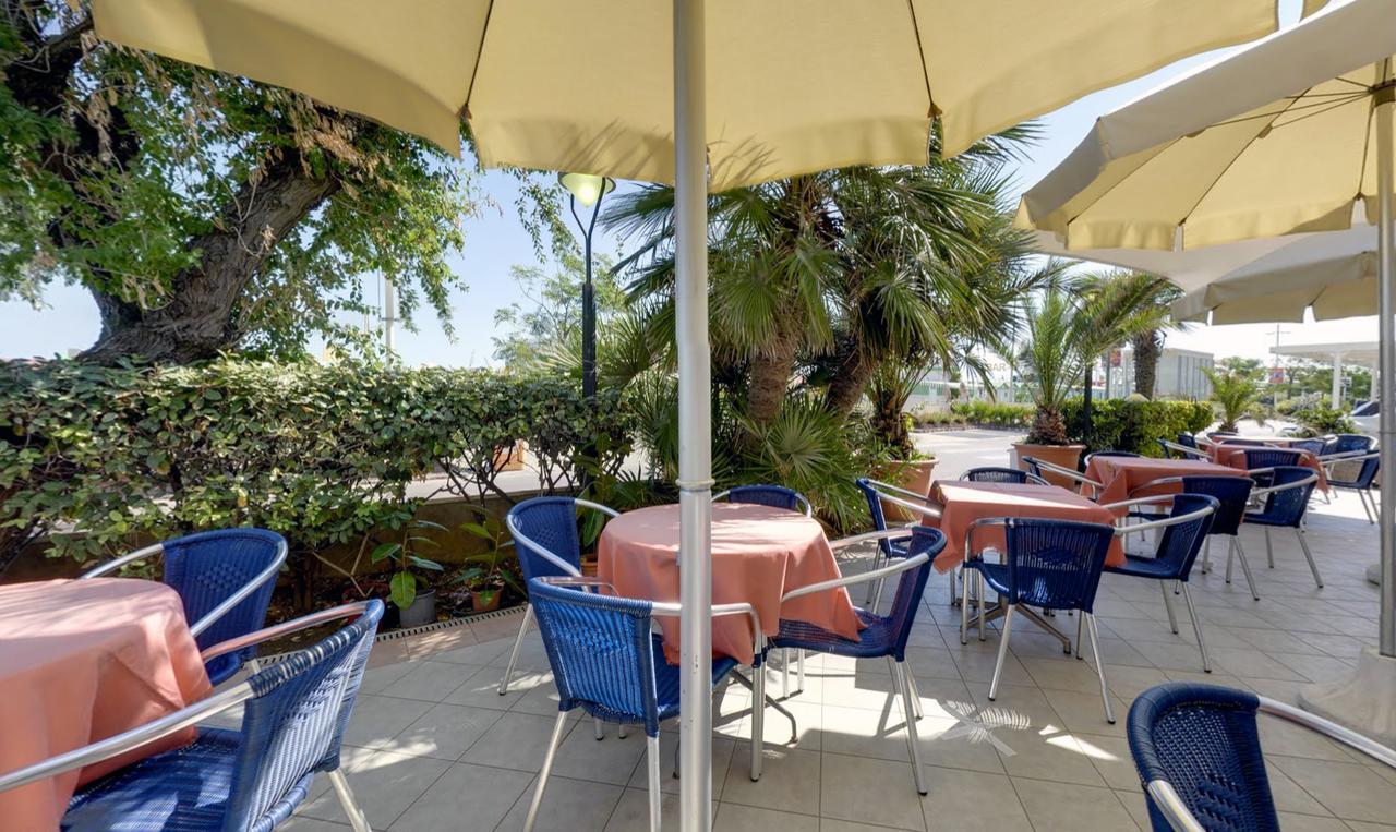 Hotel Margareth Riccione Exteriör bild